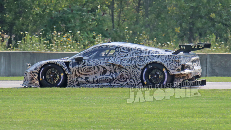 Illustration for article titled Mid-Engine Corvette C8.R: The Best Look Yet